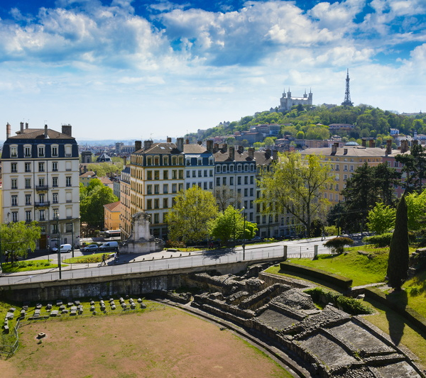 Amphithéâtre des Trois Gaules et Fourvière en arrière-plan ©Gaël Fontaine