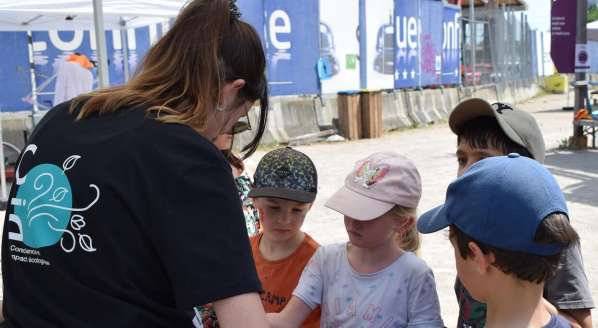 Association Conscience et Impact Ecologique en animation avec des enfants